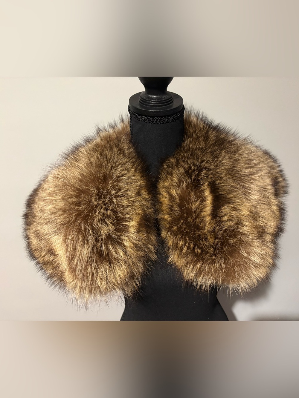 Luxurious Vintage Brown Fox Fur Stole Collar from 1950’s.